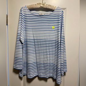 Vineyard Vines boatneck top NWOT 3/4 sleeves. White with stripes of blue hues.